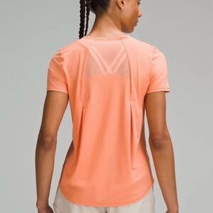 Lululemon /// Women’s Sculpt Short Sleeve Shirt - Size 4